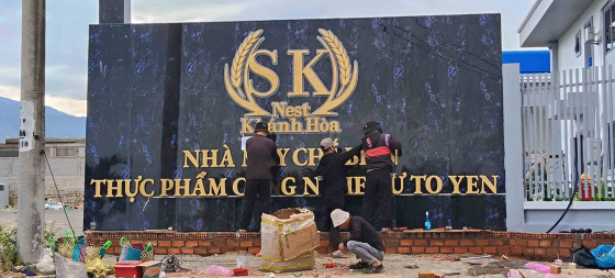 Chữ Inox Vàng Xước LED Hắt Sáng Bảng Hiệu Cổng Chính Nha Trang