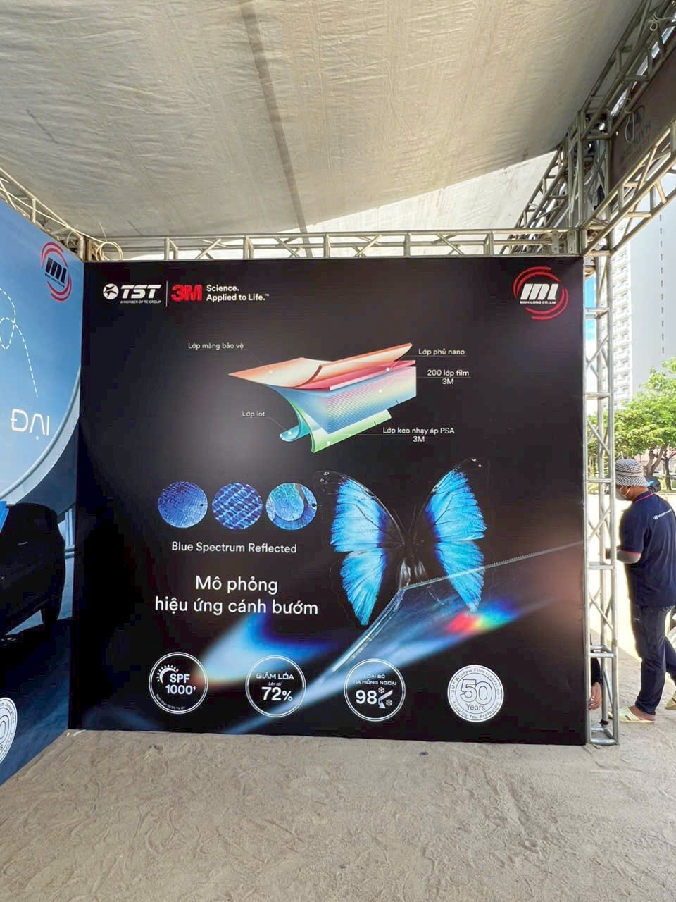 thi cong dan hang trien lam hyundai4