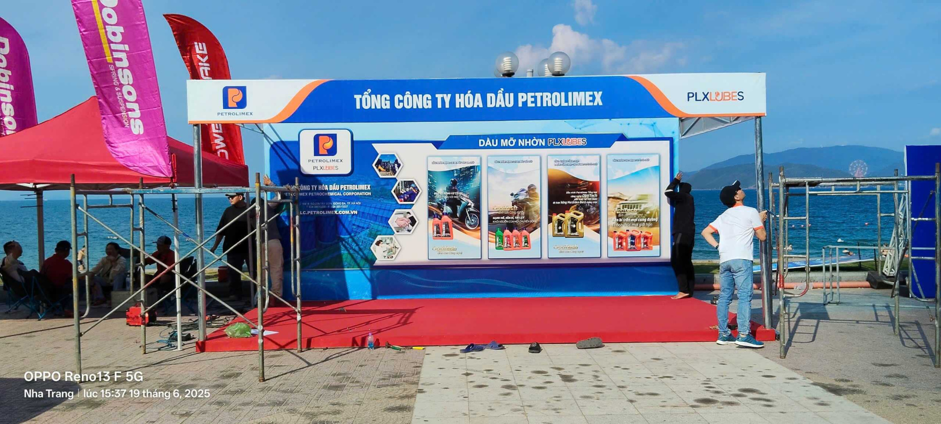 thiet ke thi cong booth trien lam xang dau3