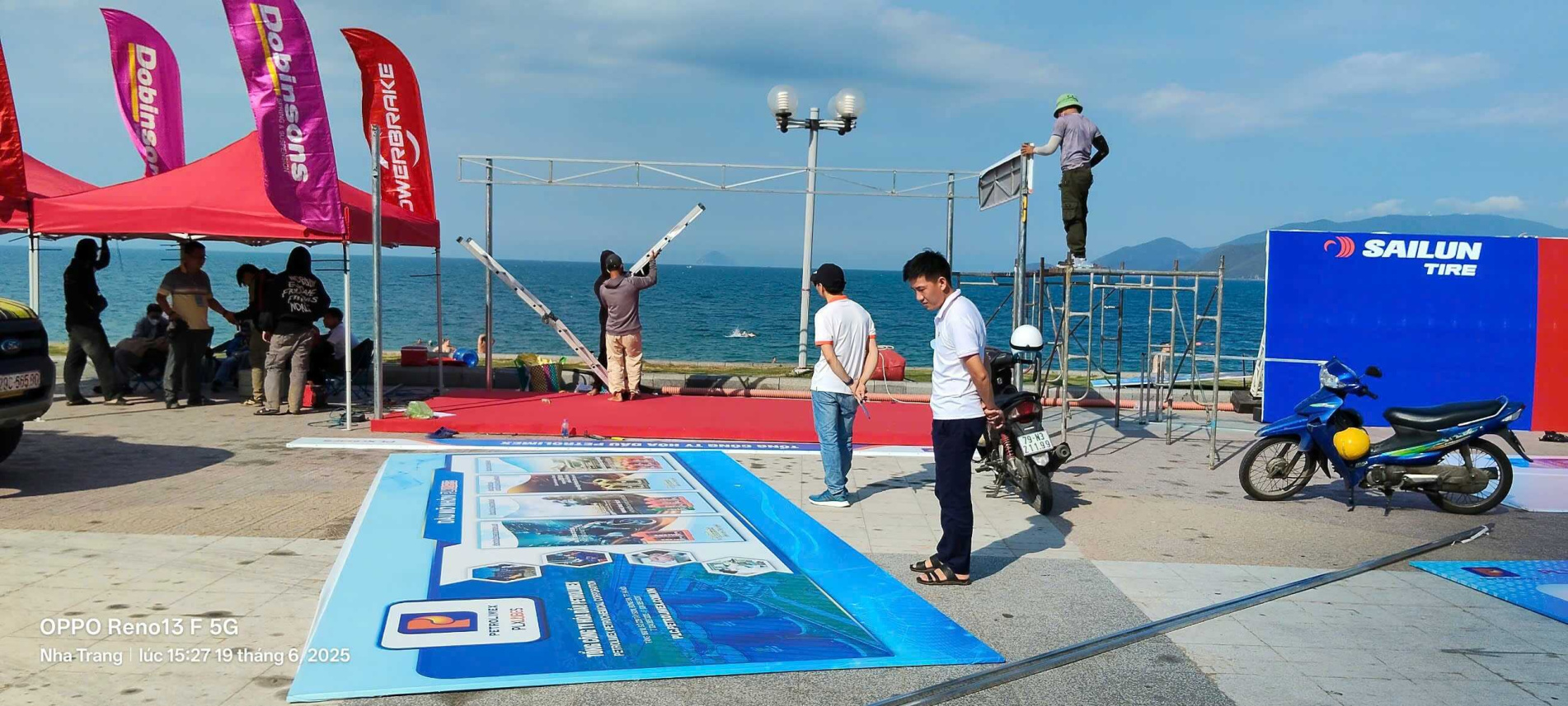thiet ke thi cong booth trien lam xang dau7